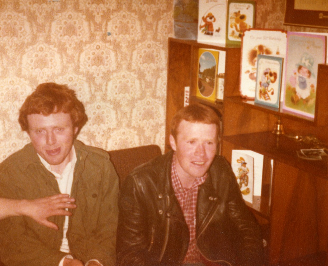 2 RED Heads NO Trouble.JPG