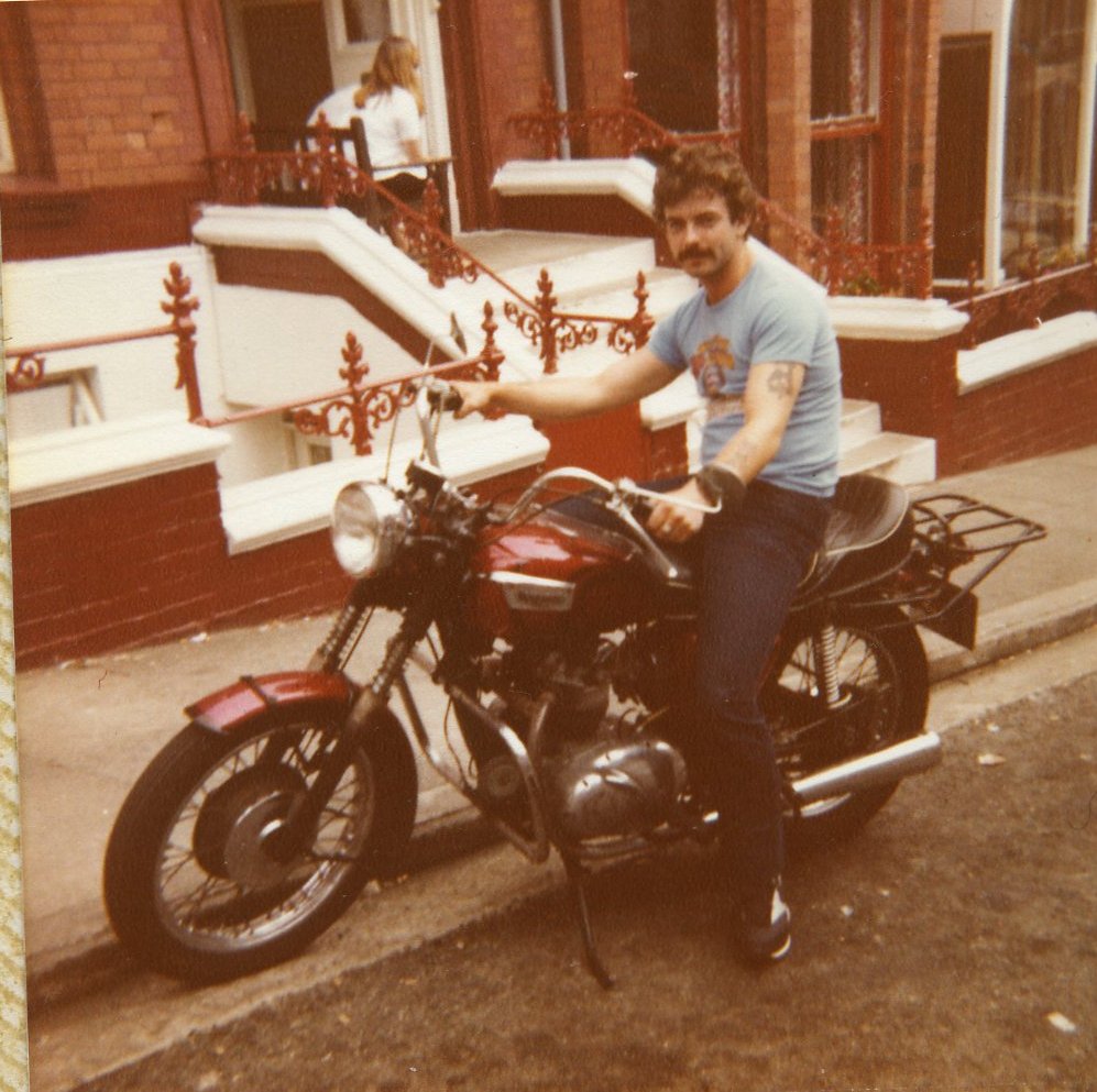 Liamo on Triumph 500.JPG