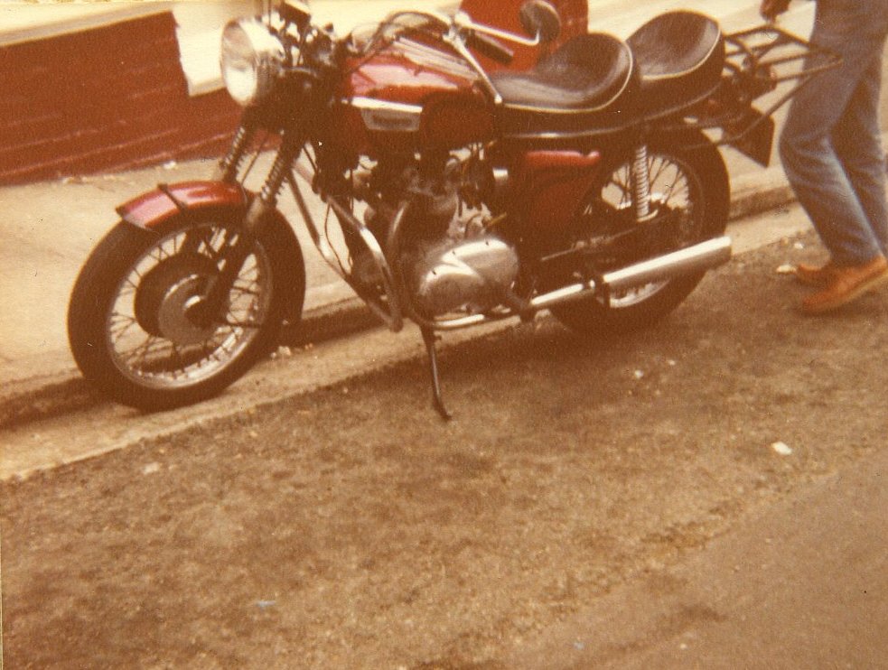 Triumph 750.JPG